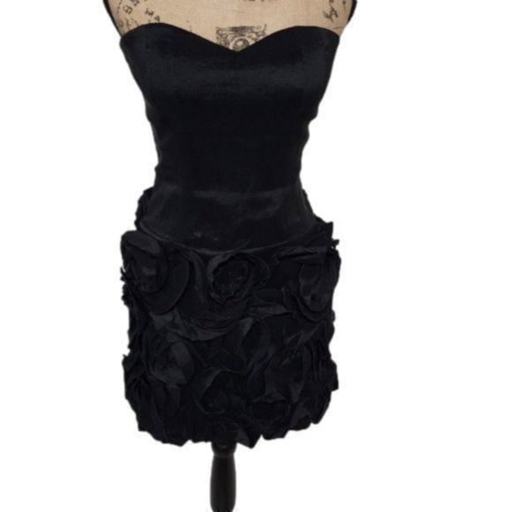 Max and‎ Cleo Black Strapless Sweetheart 3D Rosette Floral Mini Dress Size 6